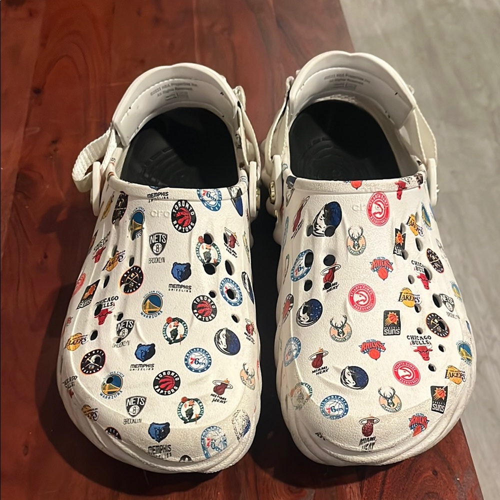 Men’s NBA Team Logo Crocs - White